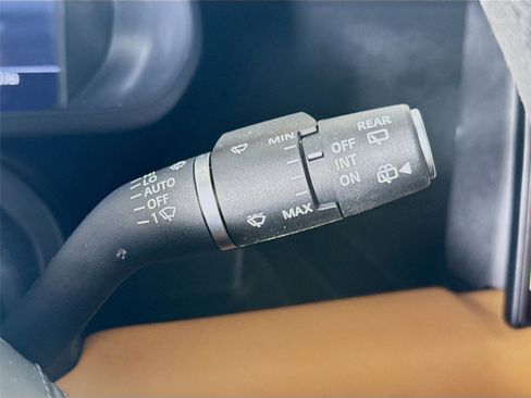 Used 2023 Land Rover Defender 110 V8 AWD/4WD image 6