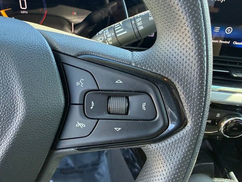 Certified 2025 Chevrolet Trax LT image 24