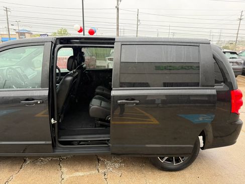 Used 2018 Dodge Grand Caravan GT FWD image 19