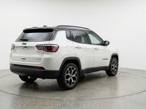 Used 2025 Jeep Compass Limited image 9