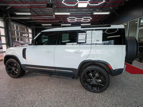 Used 2024 Land Rover Defender 110 S image 2