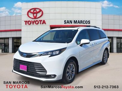 New 2025 Toyota Sienna XLE
