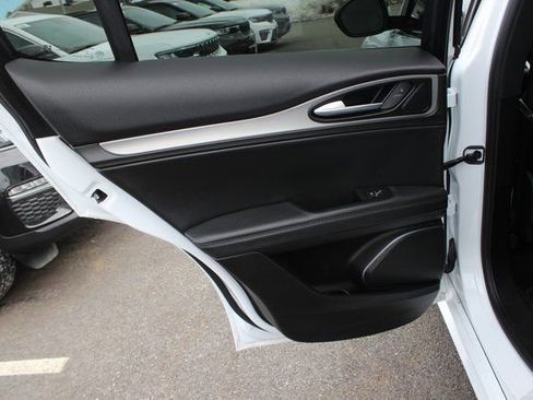 Used 2023 Alfa Romeo Stelvio Veloce image 24