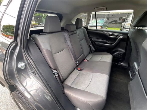 Used 2024 Toyota RAV4 XLE FWD image 31