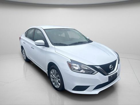 Used 2019 Nissan Sentra S image 2