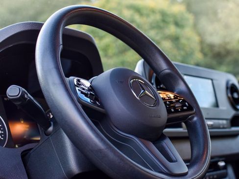 Used 2024 Mercedes-Benz Sprinter 2500 image 14