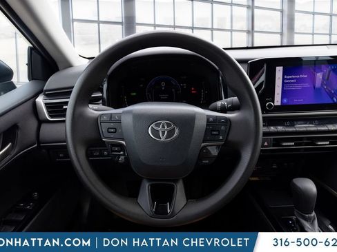 Used 2025 Toyota Camry LE FWD image 5