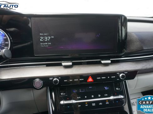 Used 2023 Kia Carnival EX FWD image 32