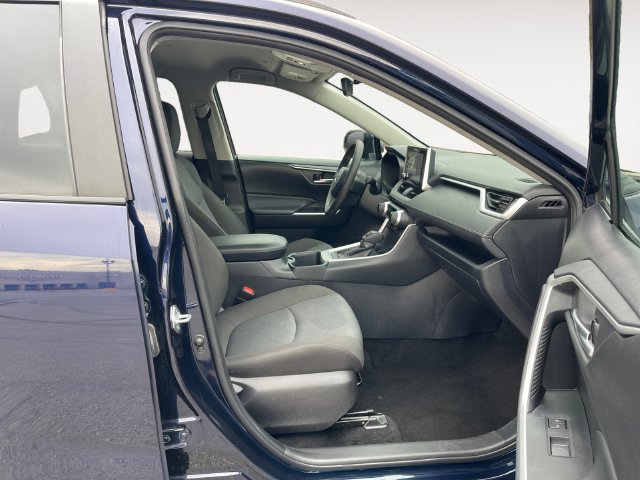 Used 2025 Toyota RAV4 XLE AWD/4WD image 12