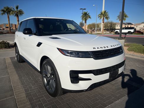 Used 2024 Land Rover Range Rover Sport SE image 4