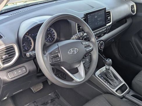 Used 2021 Hyundai Venue SE image 9