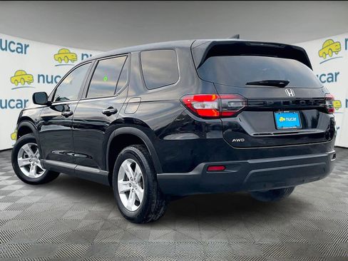 Used 2023 Honda Pilot LX image 4