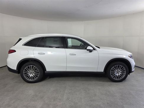 New 2026 Mercedes-Benz GLC 300 image 3