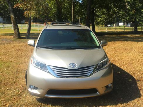 Used 2015 Toyota Sienna Limited FWD image 7