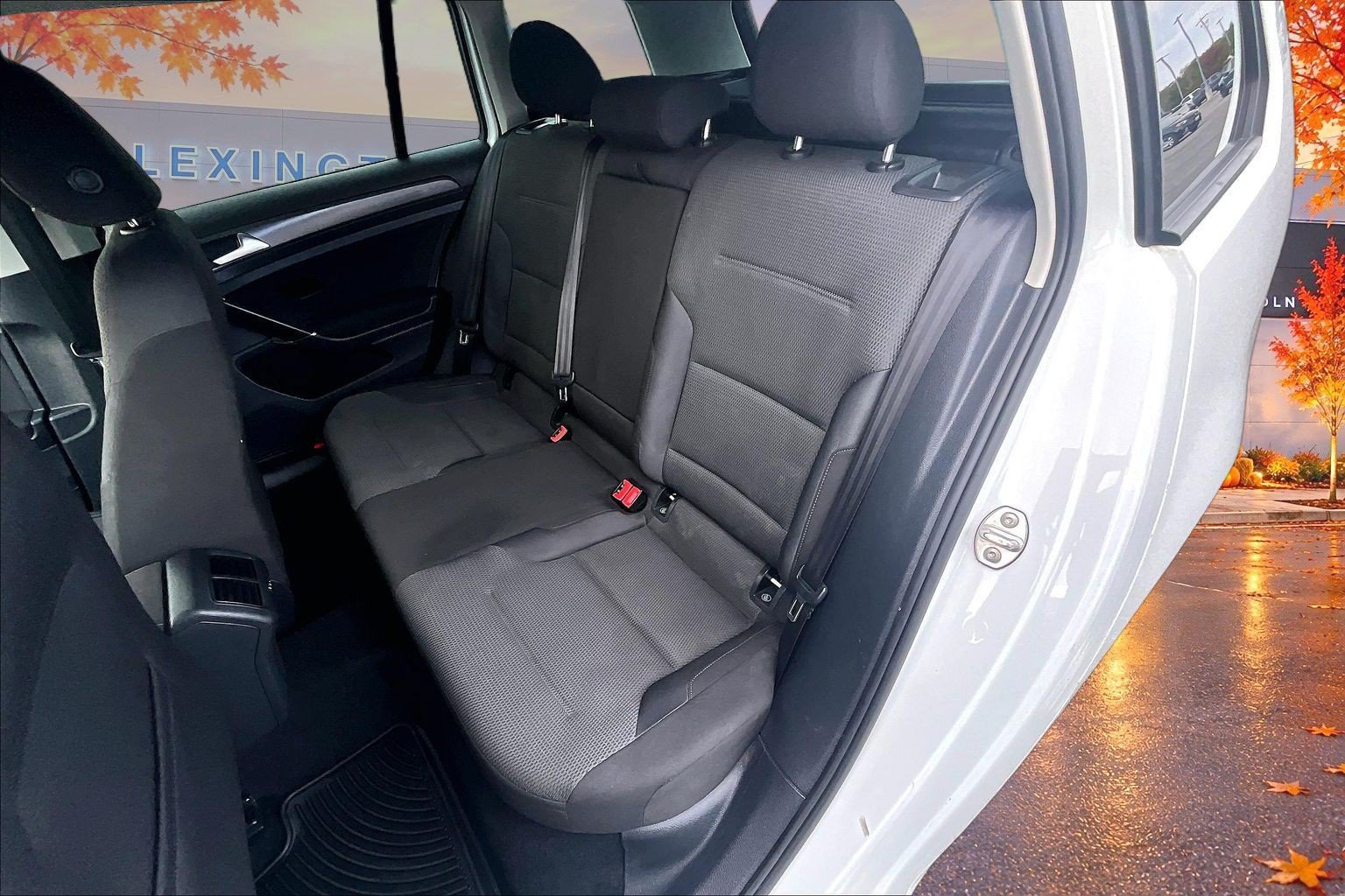 Used 2018 Volkswagen Golf S FWD image 22