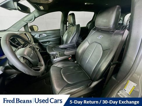 Used 2022 Chrysler Pacifica Touring-L w/ S Appearance Package image 22