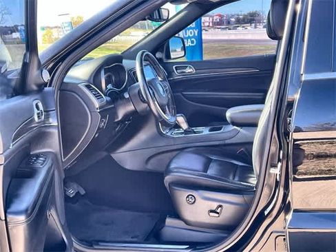 Used 2019 Jeep Grand Cherokee Limited image 3