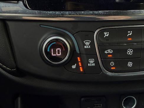 Used 2023 Chevrolet Traverse LT w/ LT Premium Package AWD/4WD image 28