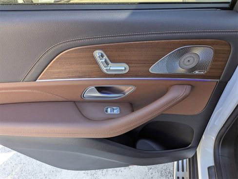 Used 2024 Mercedes-Benz GLS 450 4MATIC image 16