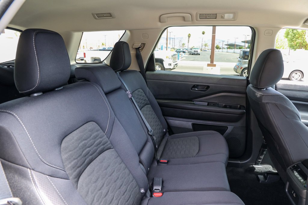 Used 2025 Nissan Pathfinder SV FWD image 19