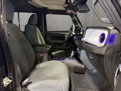 Used 2024 Jeep Gladiator Sport AWD/4WD image 19