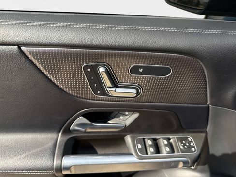 Used 2023 Mercedes-Benz GLB 250 image 18