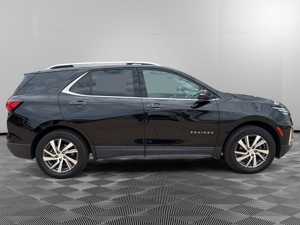 Used 2024 Chevrolet Equinox Premier AWD/4WD image 2