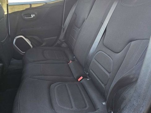 Used 2018 Jeep Renegade Latitude w/ Cold Weather Group image 6