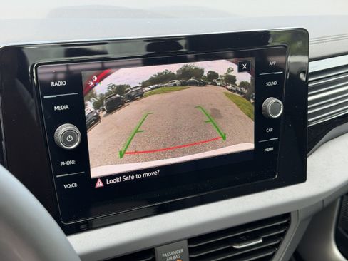 New 2026 Volkswagen Jetta SE FWD image 25