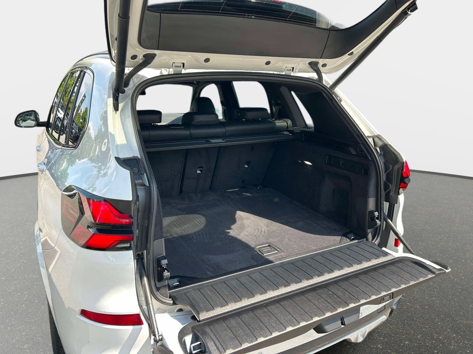 Used 2024 BMW X5 sDrive40i w/ M Sport Package RWD image 11