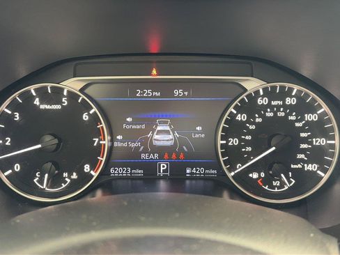 Used 2024 Nissan Altima 2.5 SV FWD image 15