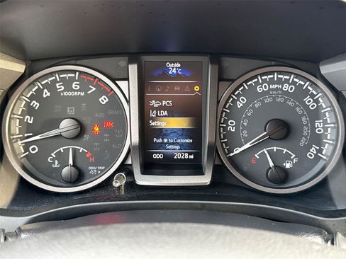 Used 2022 Toyota Tacoma TRD Pro AWD/4WD image 32