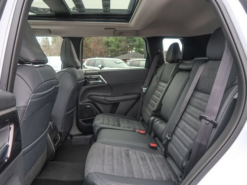 New 2026 Mitsubishi Outlander AWD image 23
