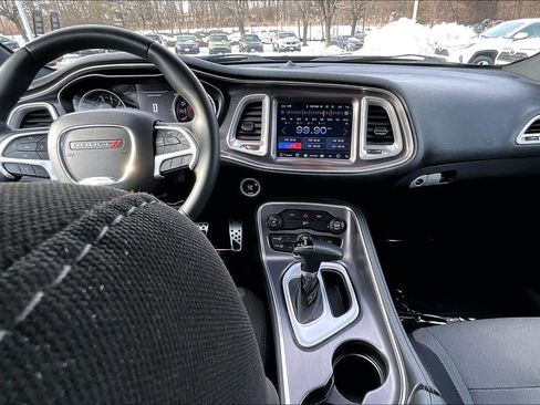 Used 2016 Dodge Challenger SXT image 14