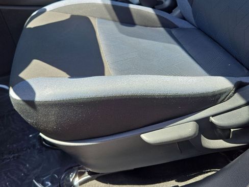 Used 2025 Nissan Versa SV FWD image 36