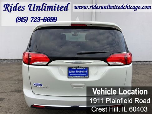 Used 2017 Chrysler Pacifica Touring Plus w/ Tire & Wheel Group image 5