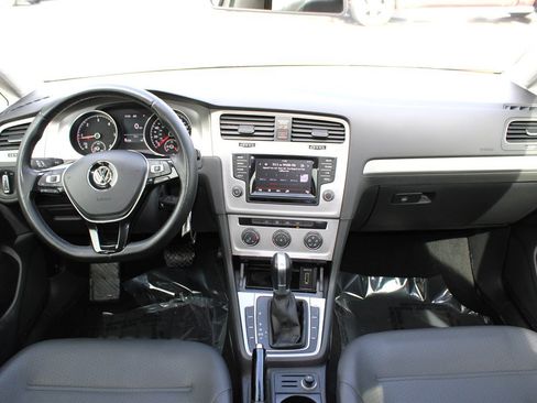 Used 2015 Volkswagen Golf TDI S image 11