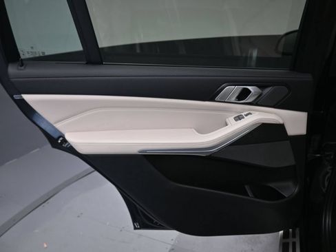 Used 2019 BMW X7 xDrive40i w/ Premium Package AWD/4WD image 32