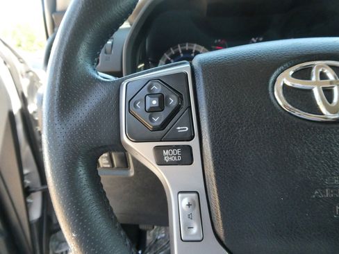 Used 2016 Toyota 4Runner SR5 AWD/4WD image 17