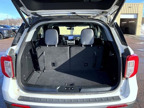 Used 2023 Ford Explorer XLT w/ Equipment Group 202A image 9