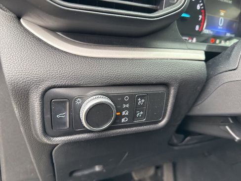 Used 2022 Ford Explorer XLT image 13