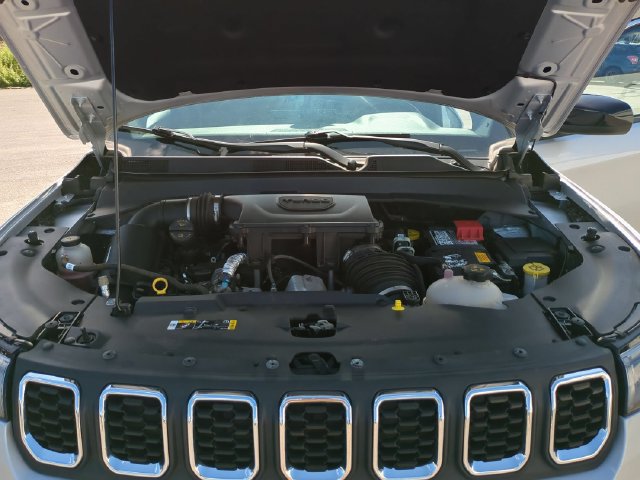Used 2024 Jeep Compass Latitude AWD/4WD image 24