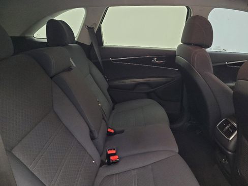 Used 2017 Kia Sorento L FWD image 19