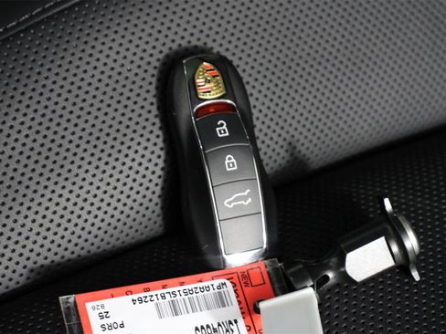 Certified 2025 Porsche Macan image 34