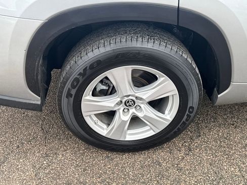 Used 2023 Toyota Highlander LE image 42