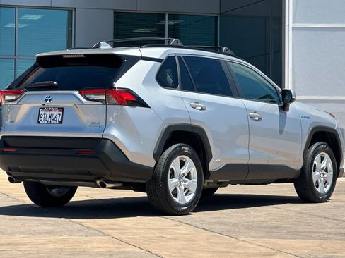 Used 2021 Toyota RAV4 XLE w/ Convenience Package AWD/4WD image 4