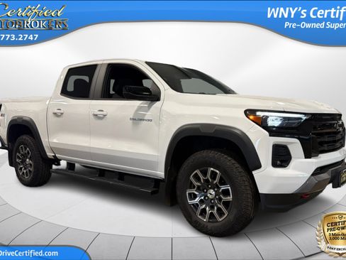 Used 2023 Chevrolet Colorado Z71 w/ Z71 Convenience Package 2 AWD/4WD image 3