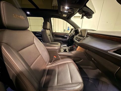 Used 2023 Chevrolet Suburban High Country image 34
