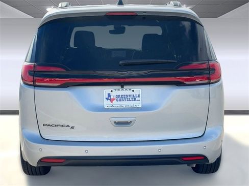 New 2026 Chrysler Pacifica Select image 9