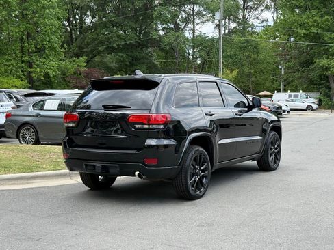 Used 2017 Jeep Grand Cherokee Altitude image 7
